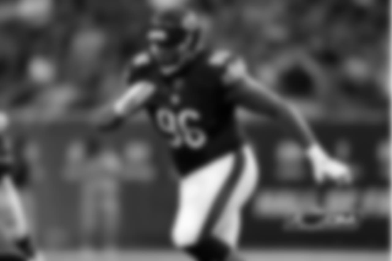 DE Akiem Hicks