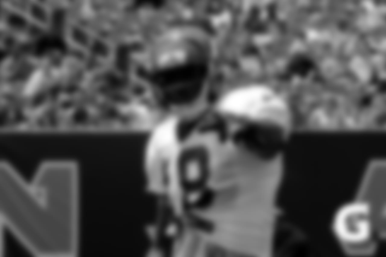Gatorade-180804-Training_Camp_Family_Dey-Green_Close_Up