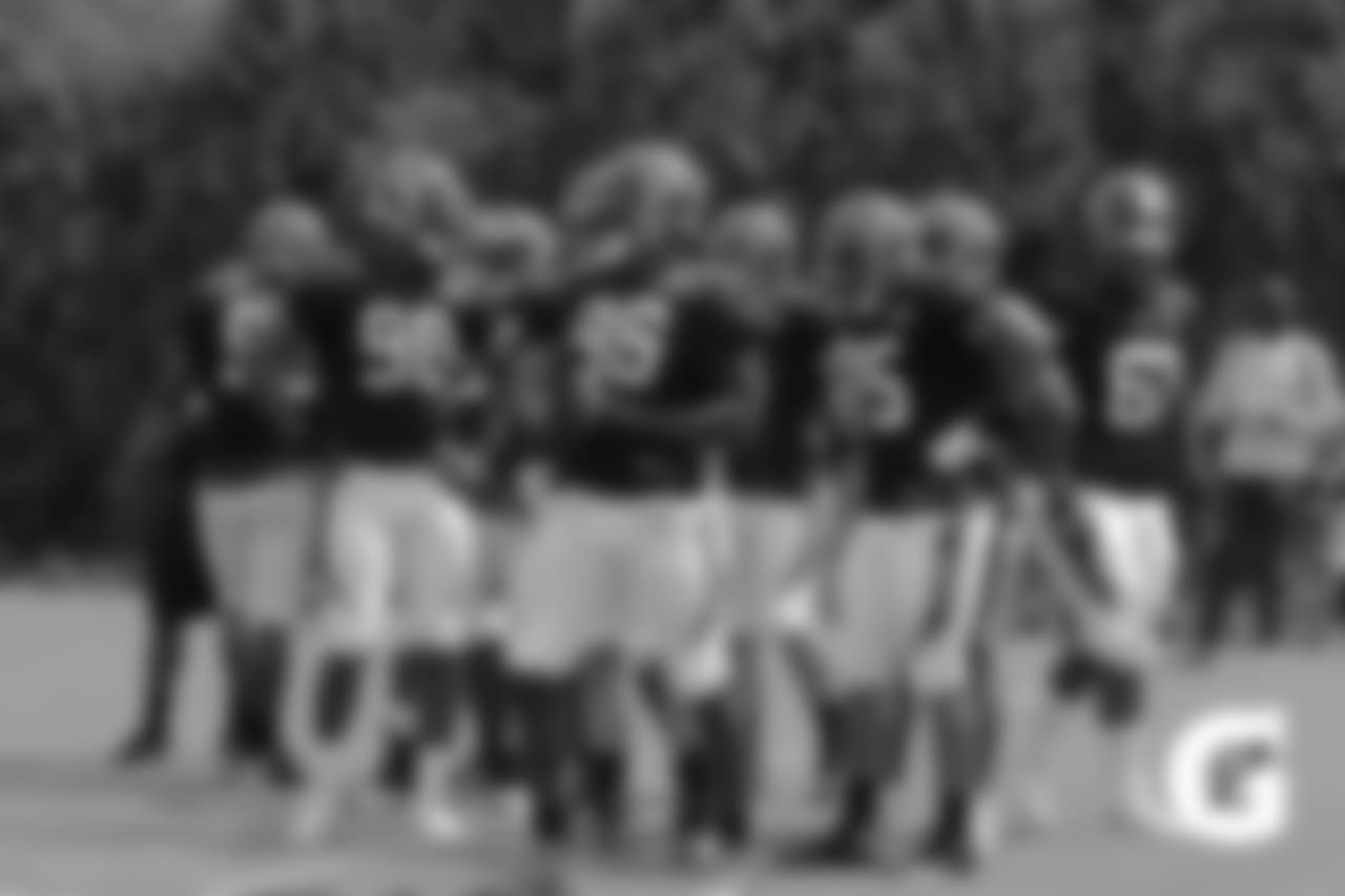 GATORADE-180806-Training_Camp-D-Line_Sideline_Dunlap