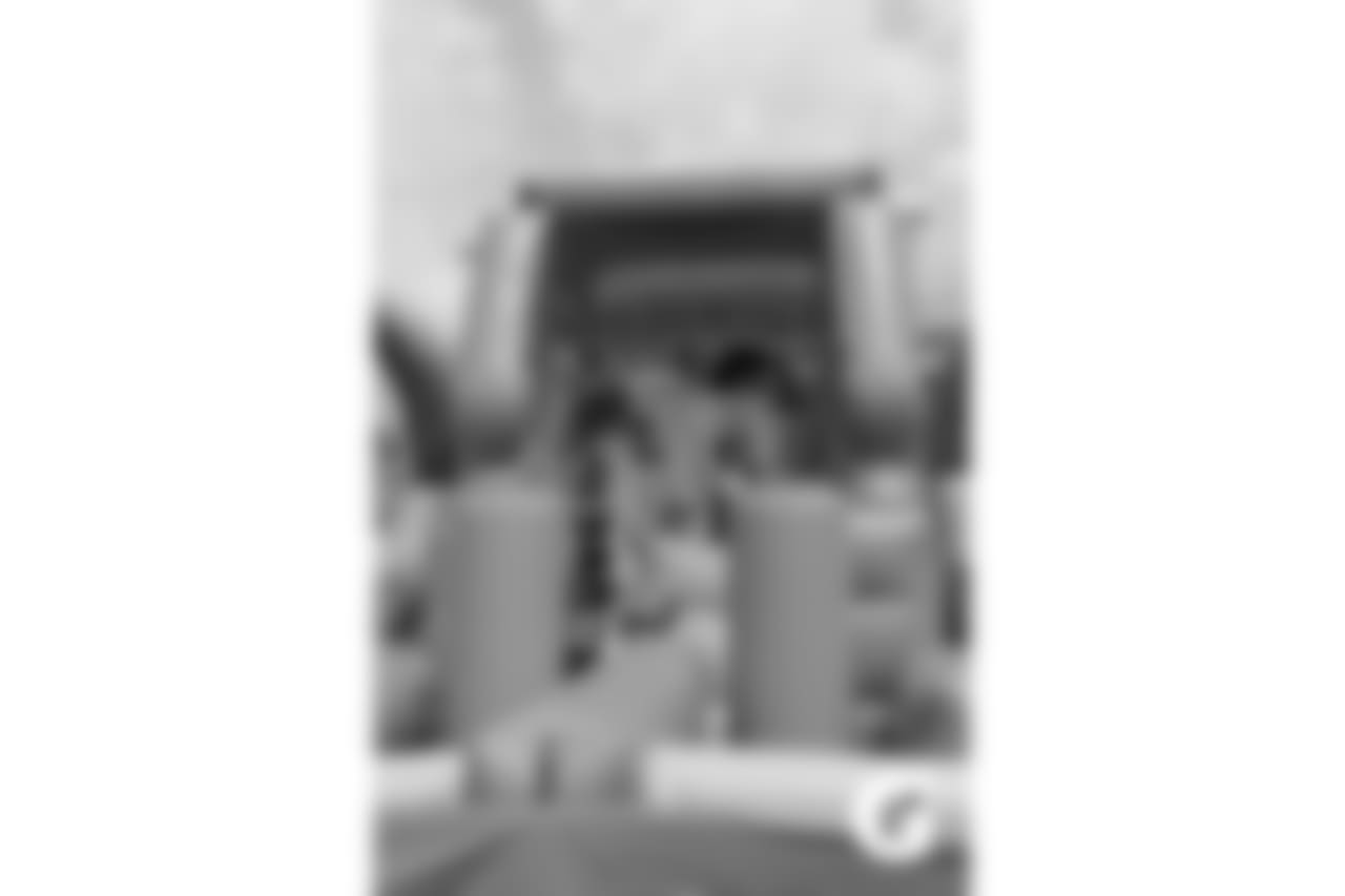 Gatorade-180804-Training_Camp_Family_Dey-Fans_Blow_up_Toys