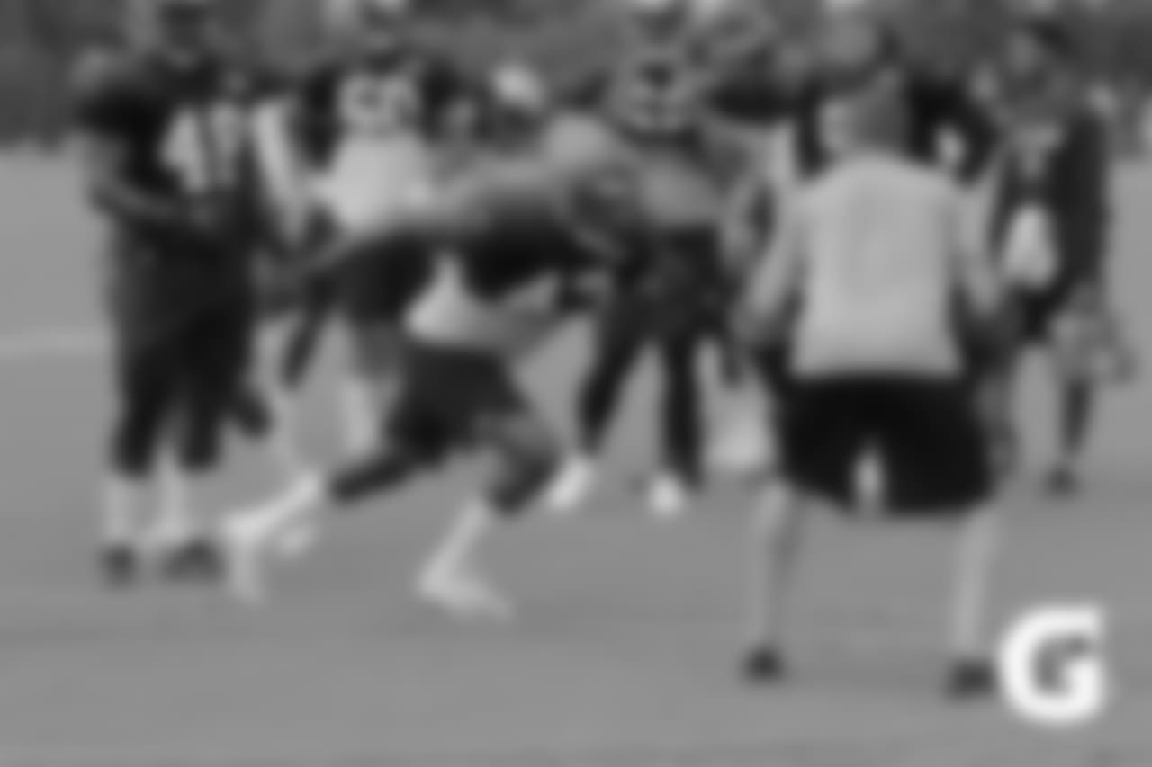 GATORADE-180807-Training_Camp_Practice-Worley_Drills