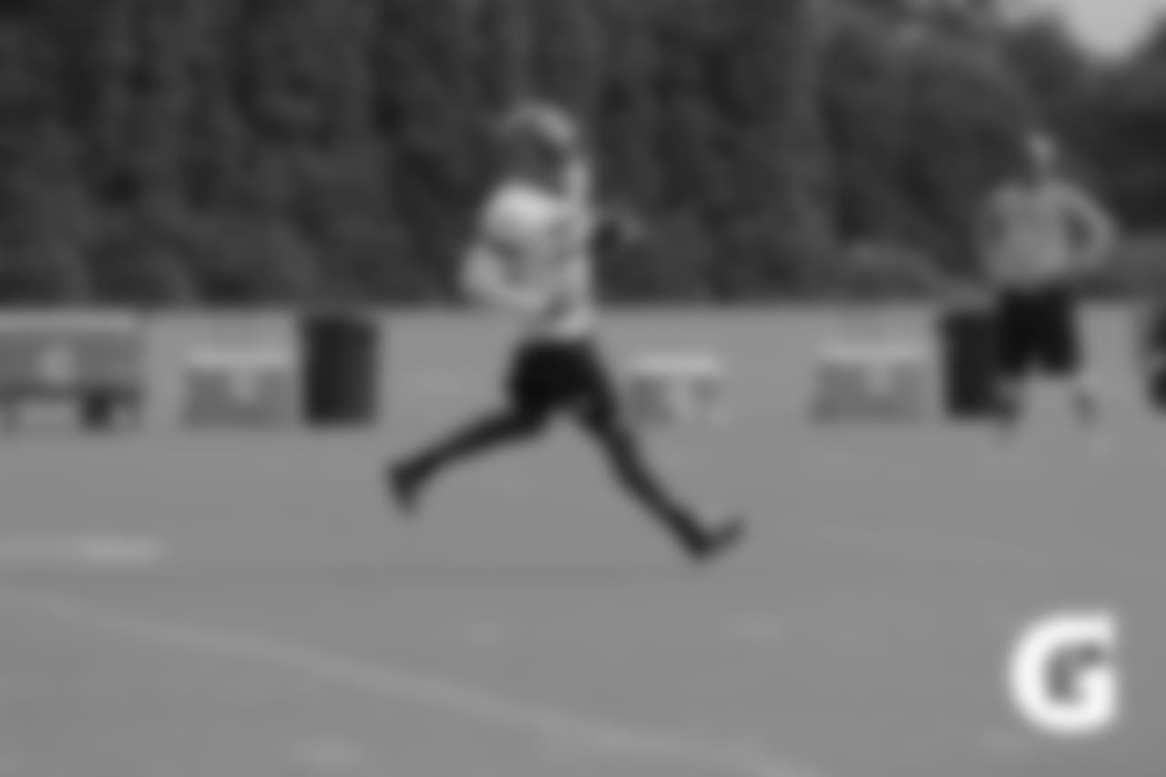 GATORADE-180807-Training_Camp_Practice-Running_Action