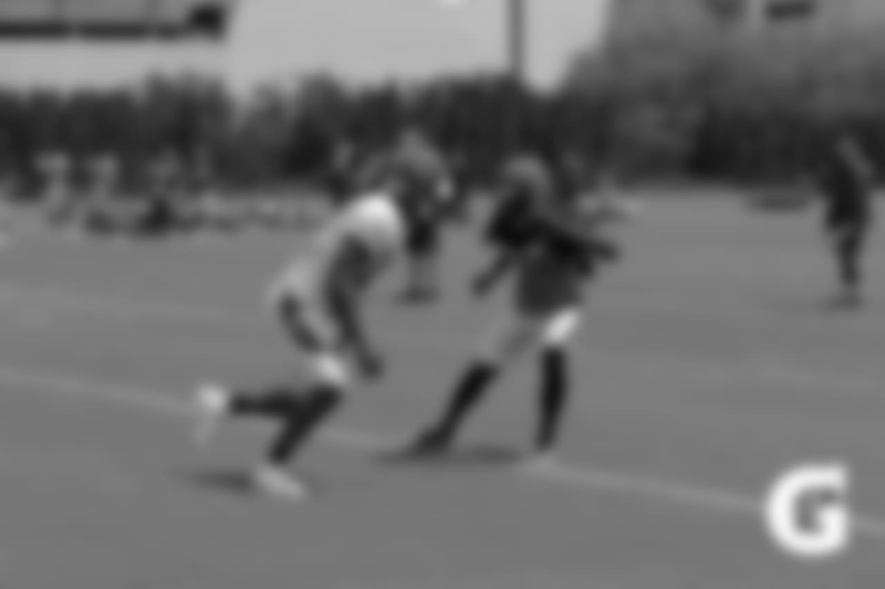 GATORADE-180806-Training_Camp-1on1_Action