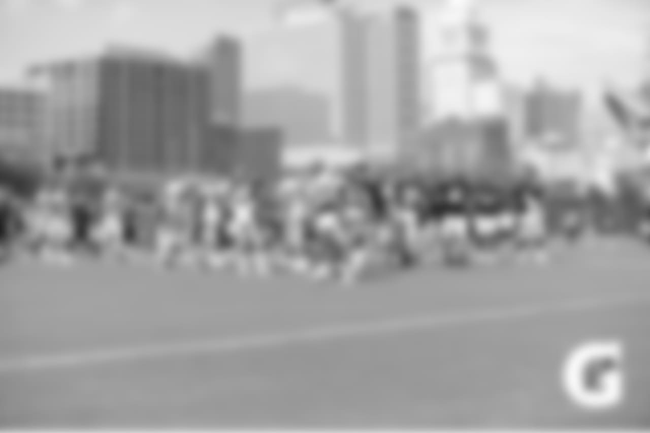 GATORADE-180806-Training_Camp-Wide_Shot_team