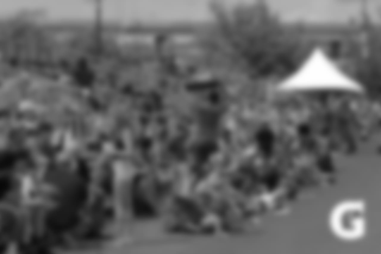 GATORADE-180806-Training_Camp-Fans