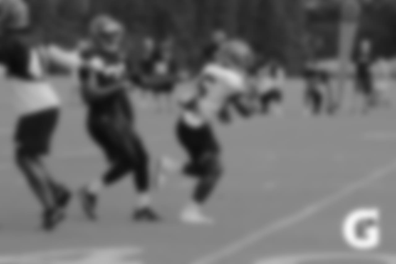 GATORADE-180807-Training_Camp_Practice-Bernard_Running_Action