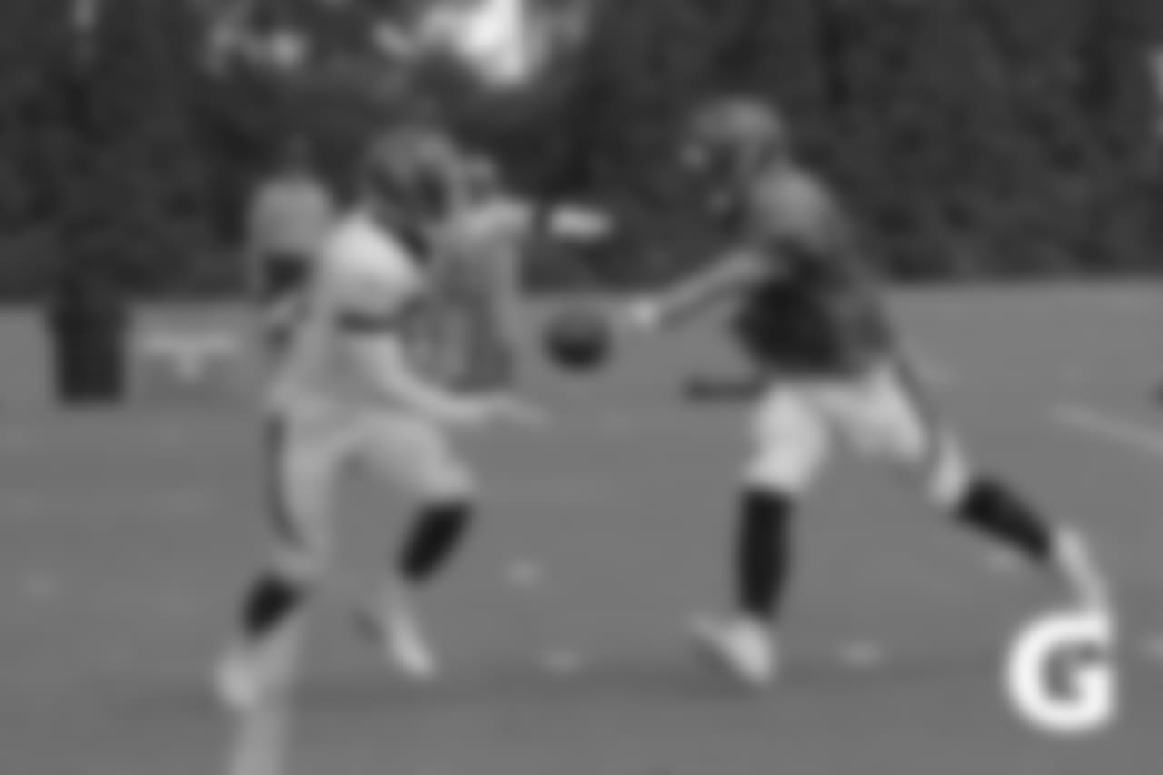 GATORADE-180806-Training_Camp-Dalton_HandOff