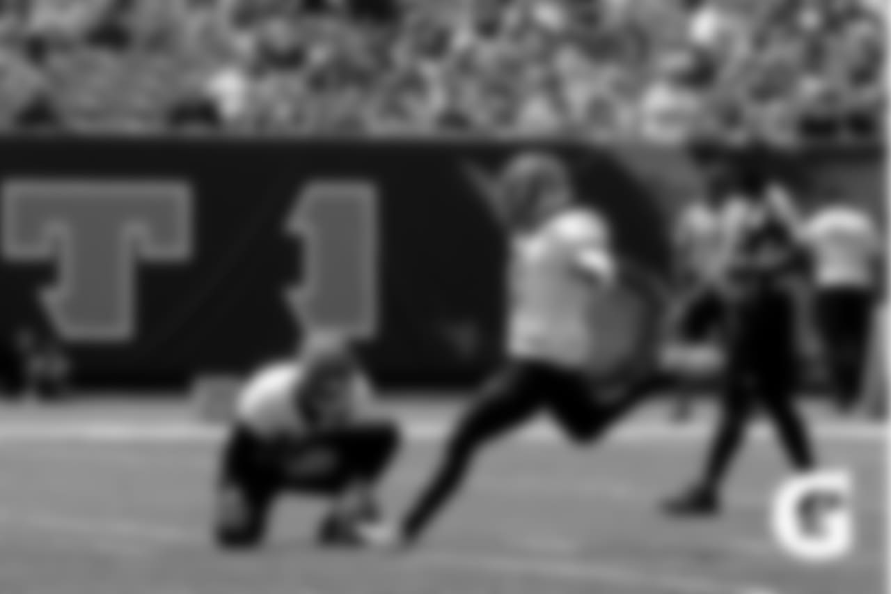 Gatorade-180804-Training_Camp_Family_Dey-BrownJ_Huber_Kick