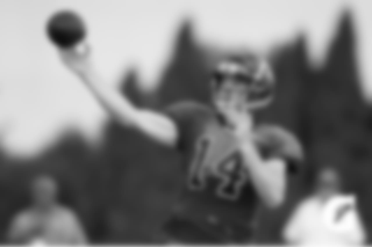 GATORADE-180806-Training_Camp-Dalton_Throwing