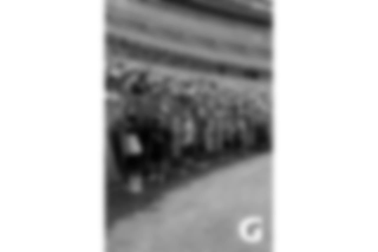 Gatorade-180804-Training_Camp_Family_Dey-Autograph_Signing_Whole_Team