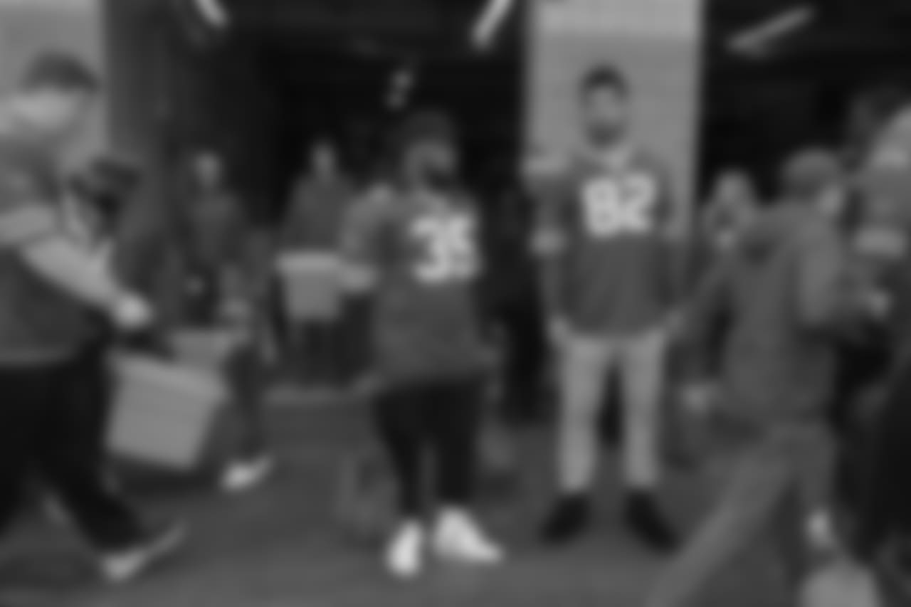 Mike Tolbert (35) and Logan Thomas (82) at Bills Thanksgiving Blitz 2017