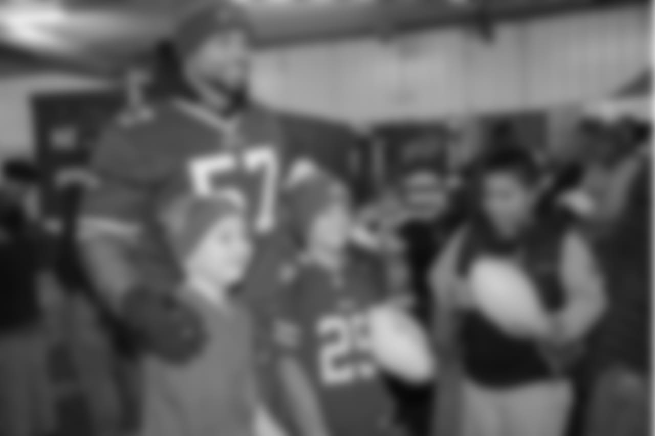 LB Lorenzo Alexander (57)