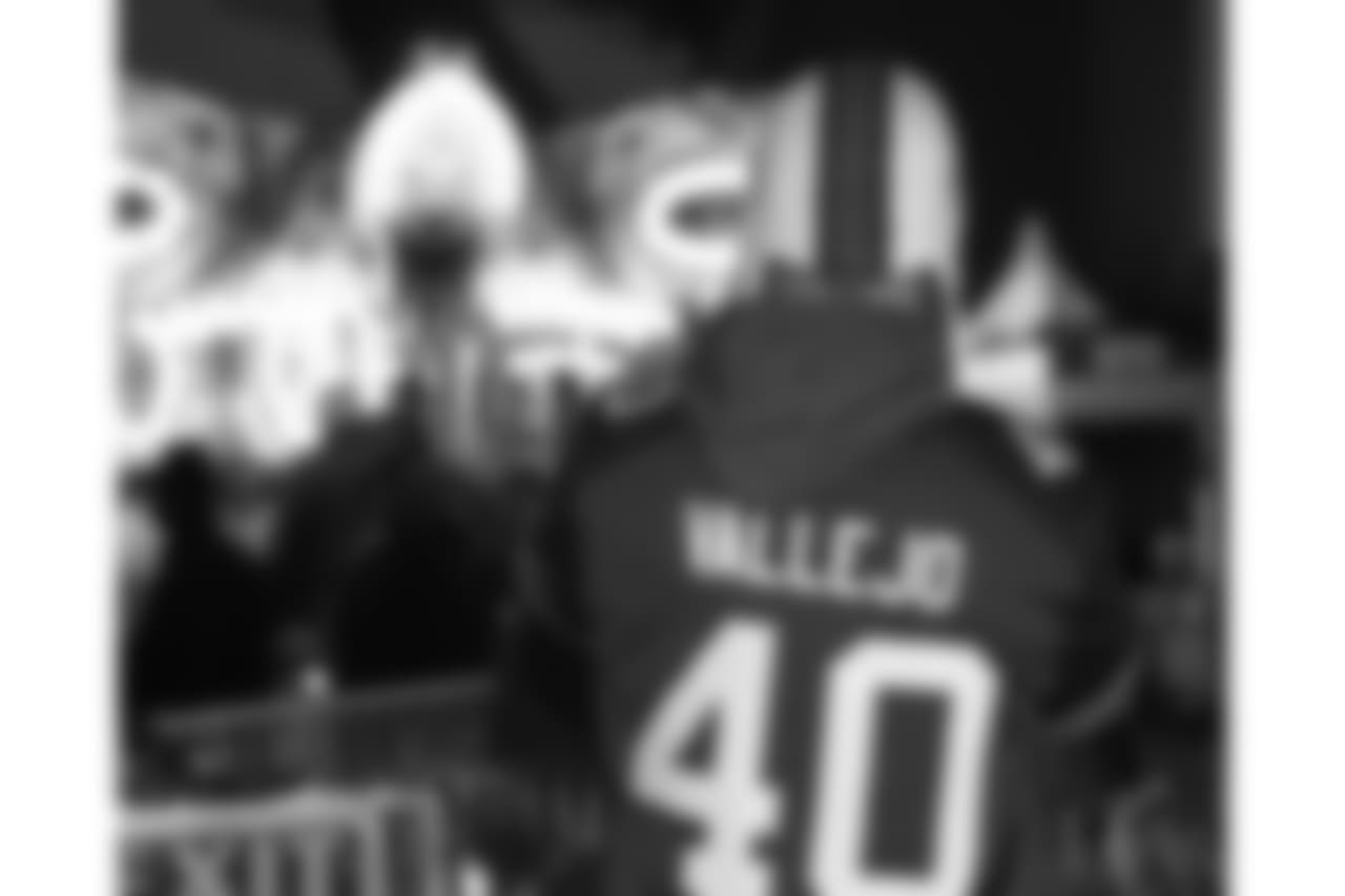 LB Tanner Vallejo (40)