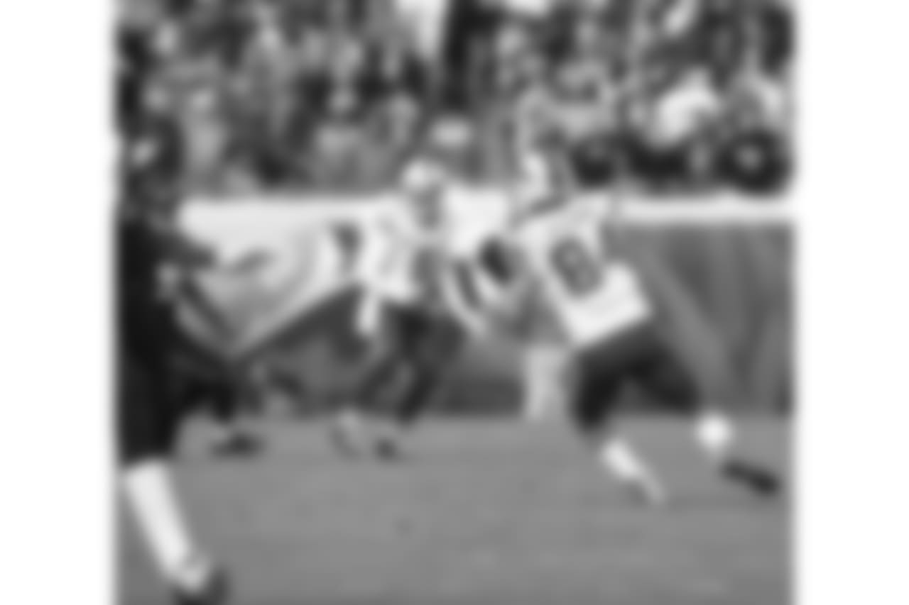 Nick O'Leary #84, TE