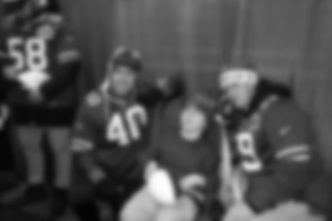 LB Tanner Vallejo (40) and WR Brandon Reilly (89)