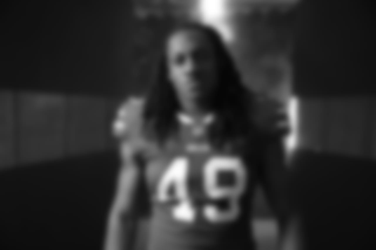 LB Tremaine Edmunds (49)