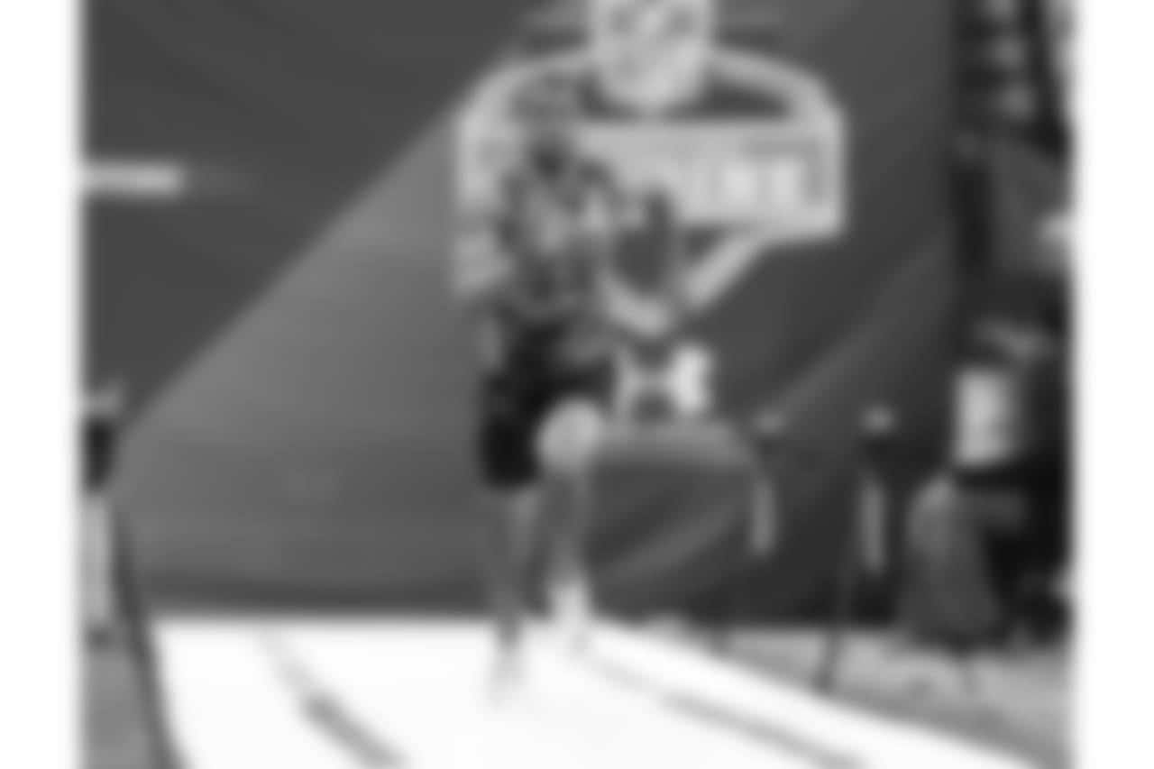 Measured at 6-0, 197 pounds. Had an arm length of 31 ½ inches and a hand span of 9 3/8 inches. Ran a 4.56 40-yard dash, recorded a 33-inch vertical leap and ran a 4.20 20-yard shuttle.