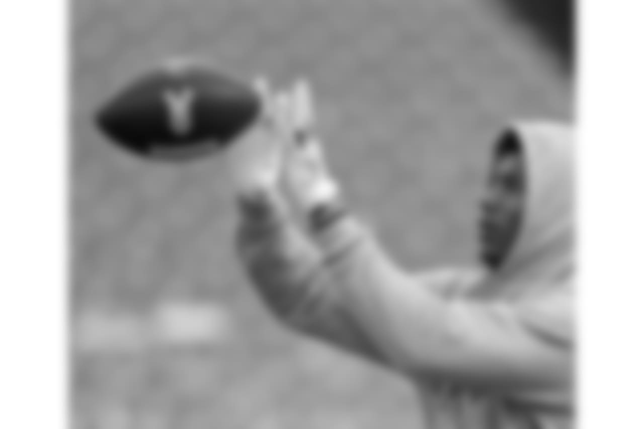 Zay Jones #11, WR