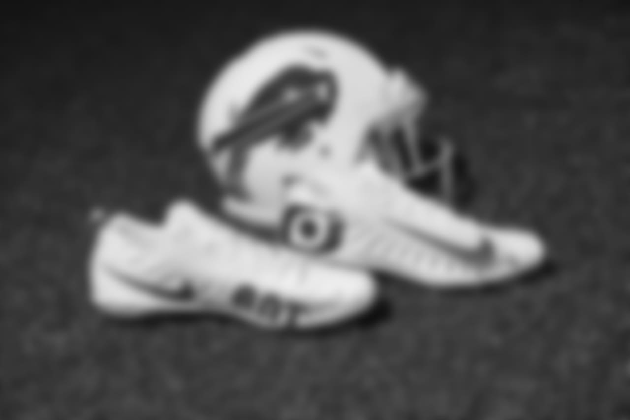 QB Tyrod Taylor (5)- Awareness and Support for the Blind and Visually Impaired- Olmsted Center for Sight
