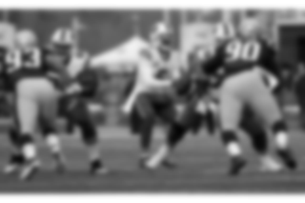 QB Tyrod Taylor (No. 5) and the Bills offense