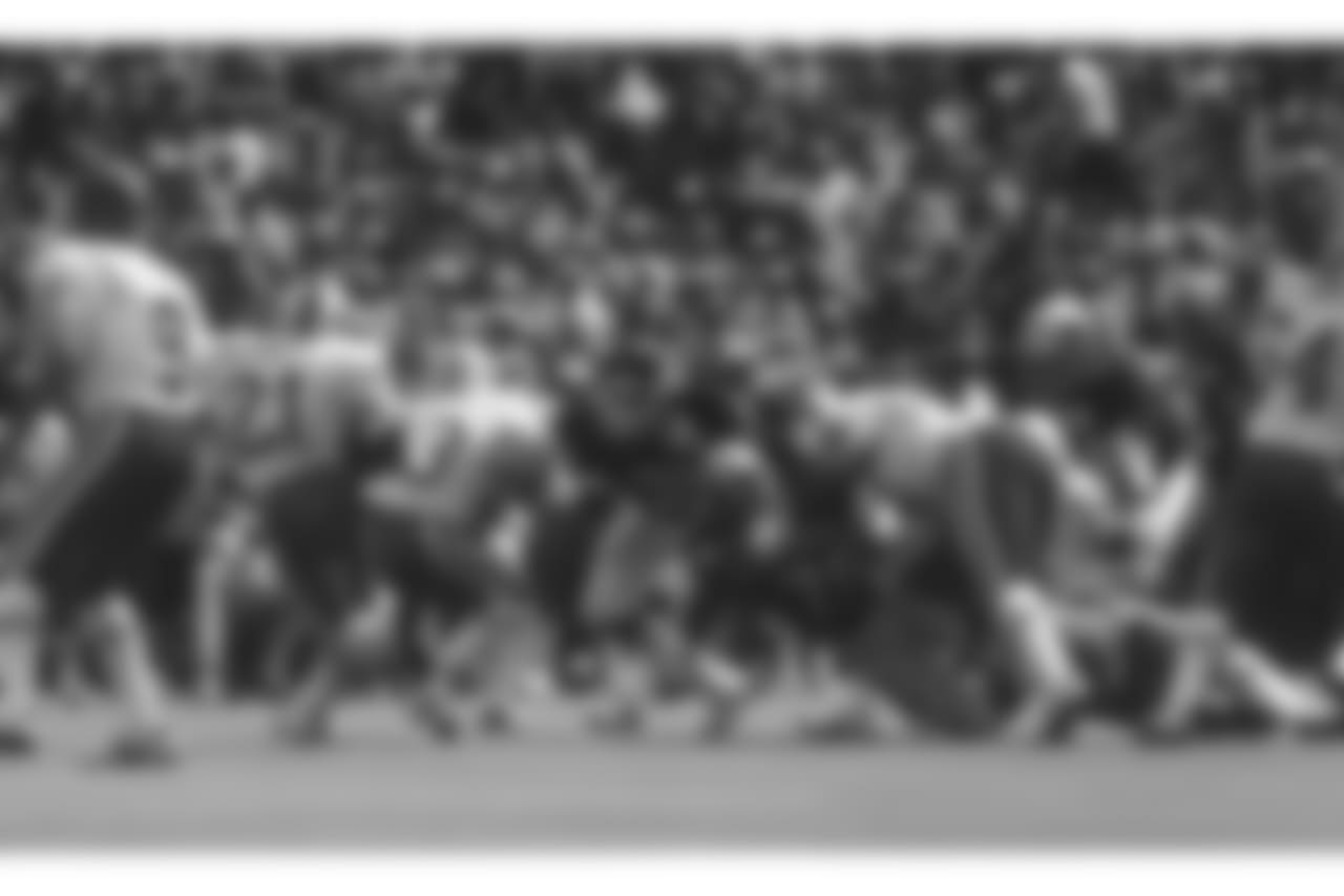 RB Joe Cribbs (left, 1983)