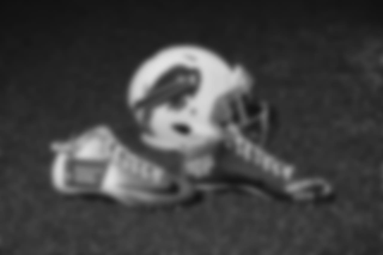 FB Patrick DiMarco (42)- Cancer Awareness- American Cancer Society