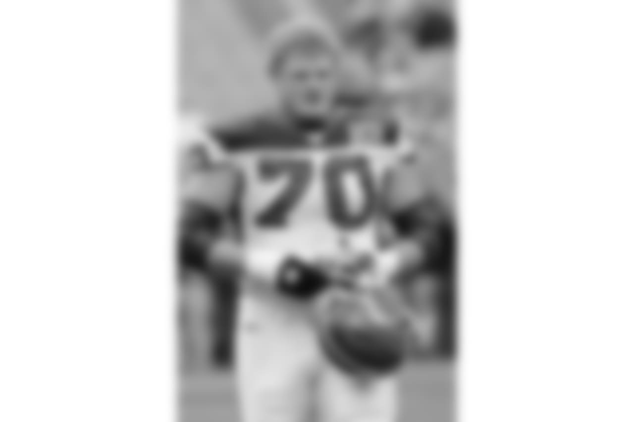Center Eric Wood (No. 70) - 2009