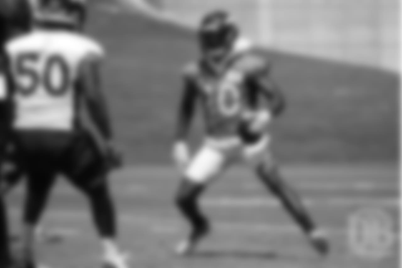 wide receiver Emmanuel Sanders (10) tries to juke out defenders during practice at the eighth day of OTAs on June 5, 2018.