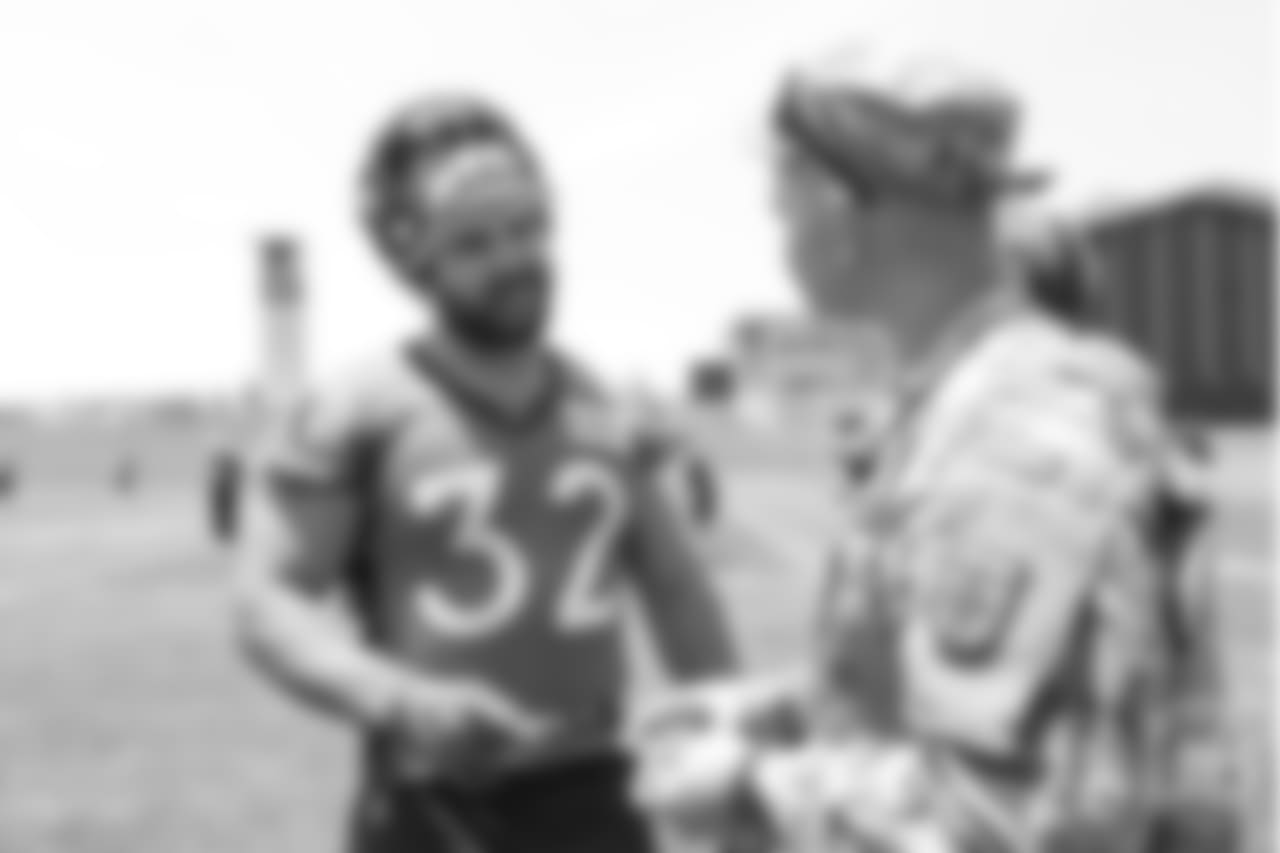 Fullback Andy Janovich (32) meets military members of the Colorado Air National Guard and the U.S. Army after practice on June 12, 2018. The meet-and-greet was part of an event hosting servicemen and servicewomen with USAA and the Broncos Womens Organization.