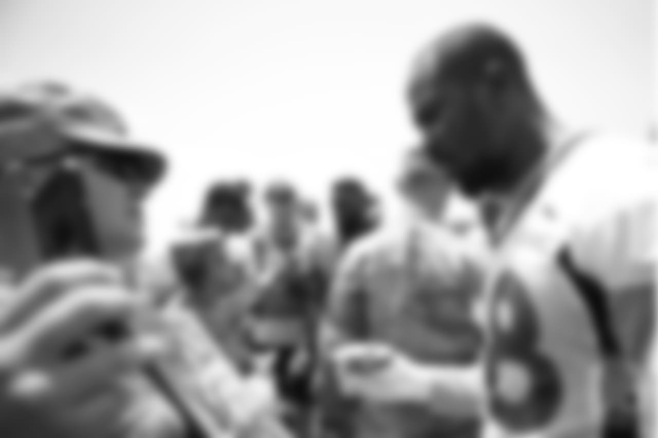 Von Miller meets military members of the Colorado Air National Guard and the US Army after practice on June 12, 2018. The meet-and-greet was part of an event hosting servicemen and servicewomen with USAA and the Broncos Womens Organization.
Photo by Gabriel Christus
