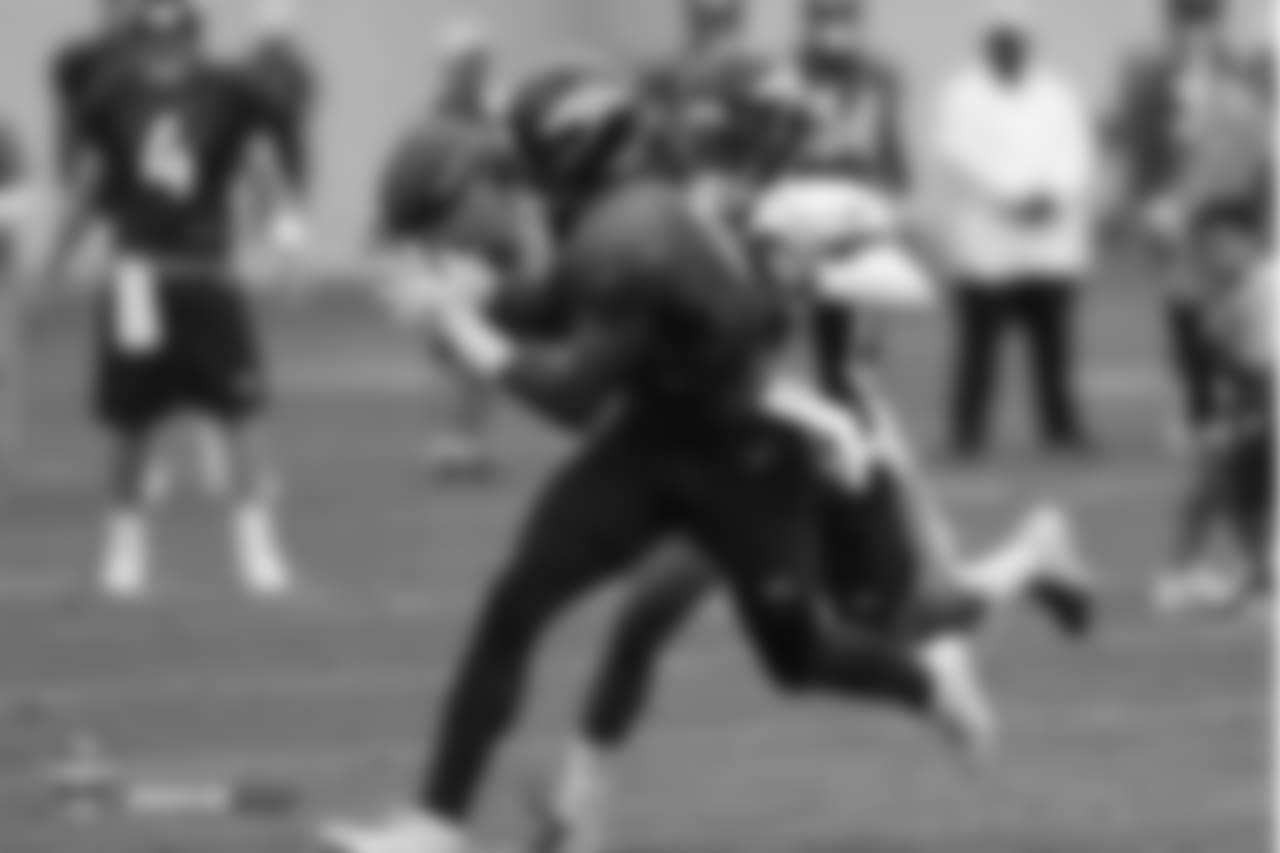 Wide receiver Courtland Sutton (14) battles with cornerback Bradley Roby (29) during the 10th day of training camp on August 8, 2018, at UCHealth Training Center.