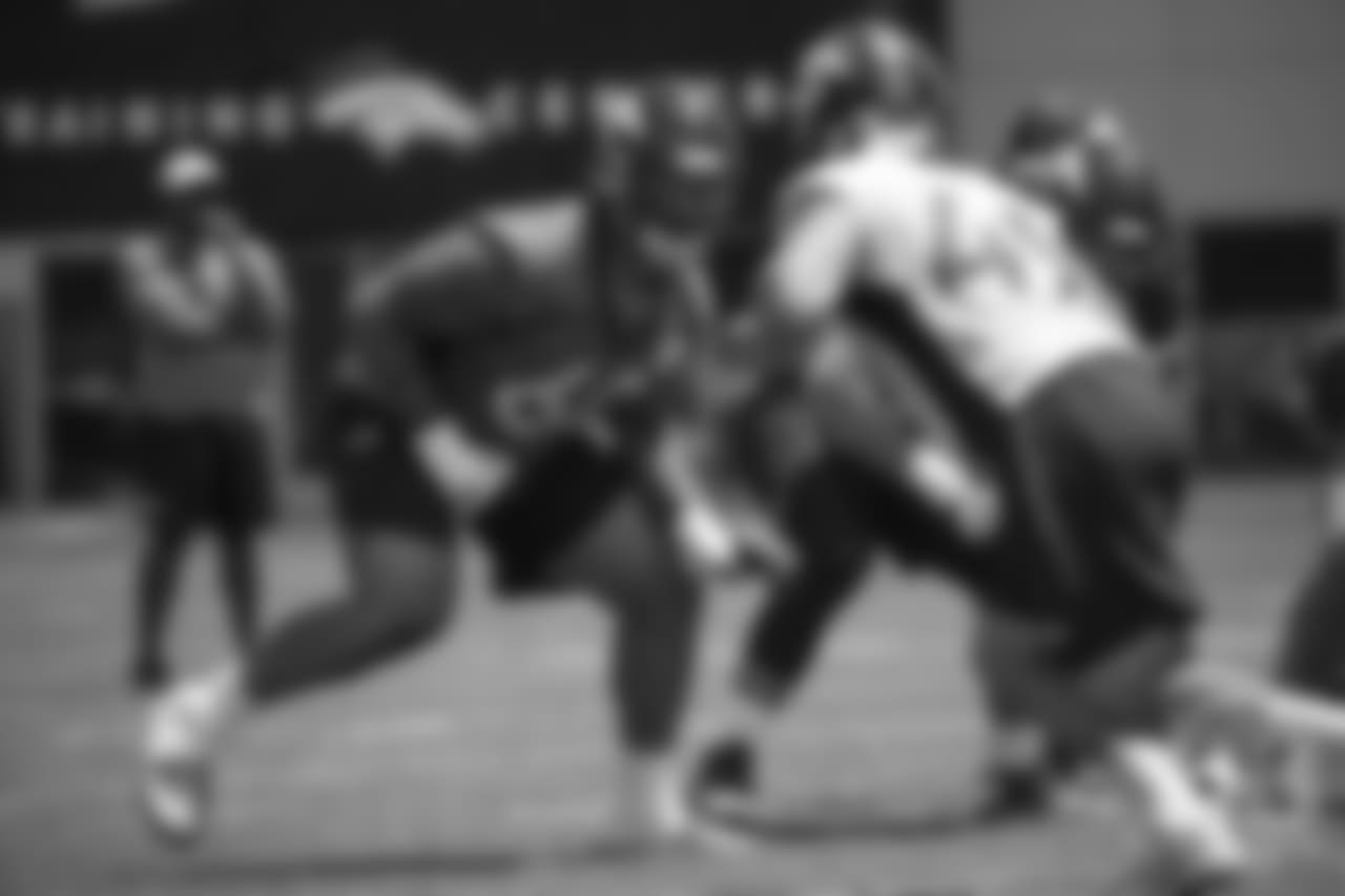 tackle Elijah Wilkinson (68) prepares to block linebacker Marcus Rush (49)