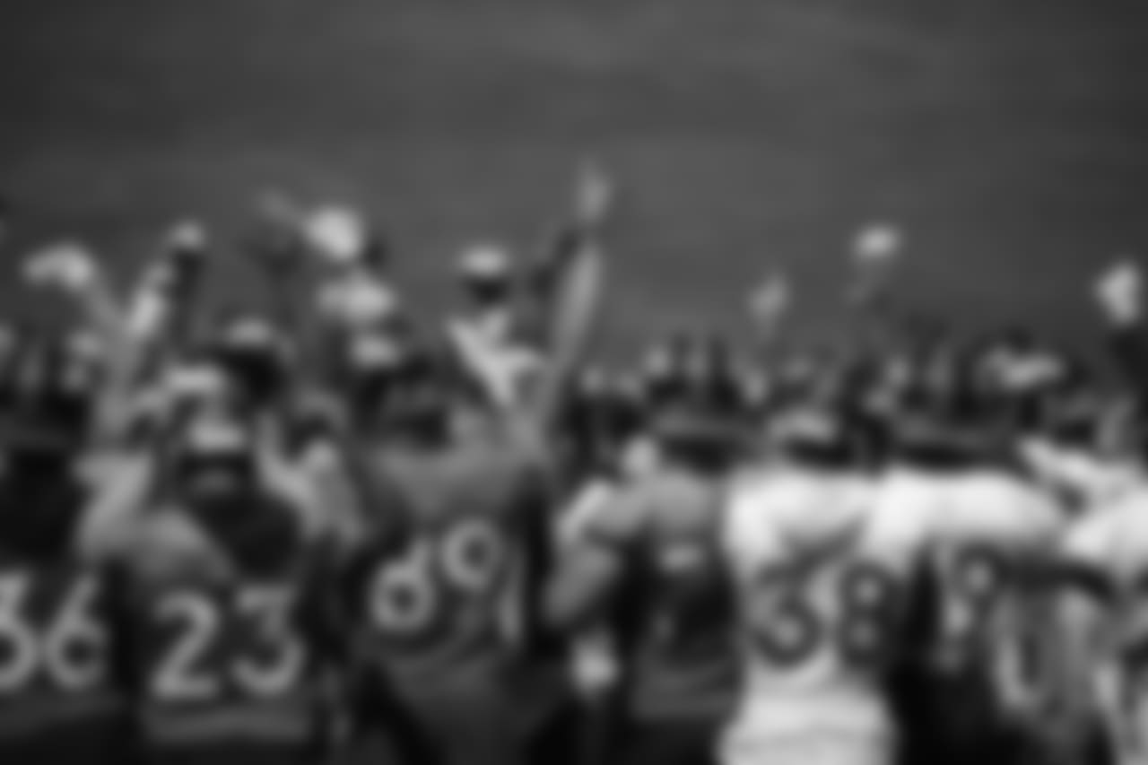 Players huddle up after stretching during practice at the eighth day of OTAs on June 5, 2018.