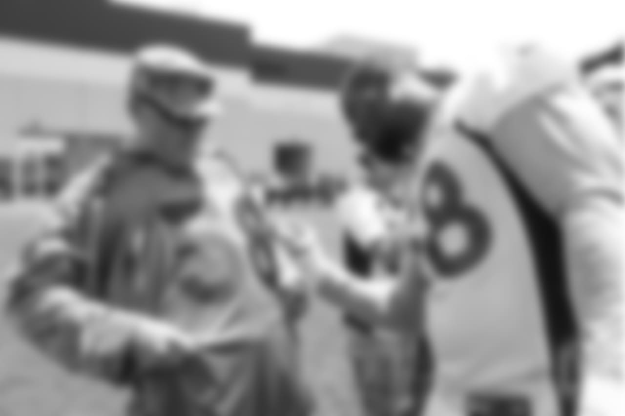 Outside linebacker Von Miller (58) meets military members of the Colorado Air National Guard and the U.S. Army after practice on June 12, 2018. The meet-and-greet was part of an event hosting servicemen and servicewomen with USAA and the Broncos Womens Organization.