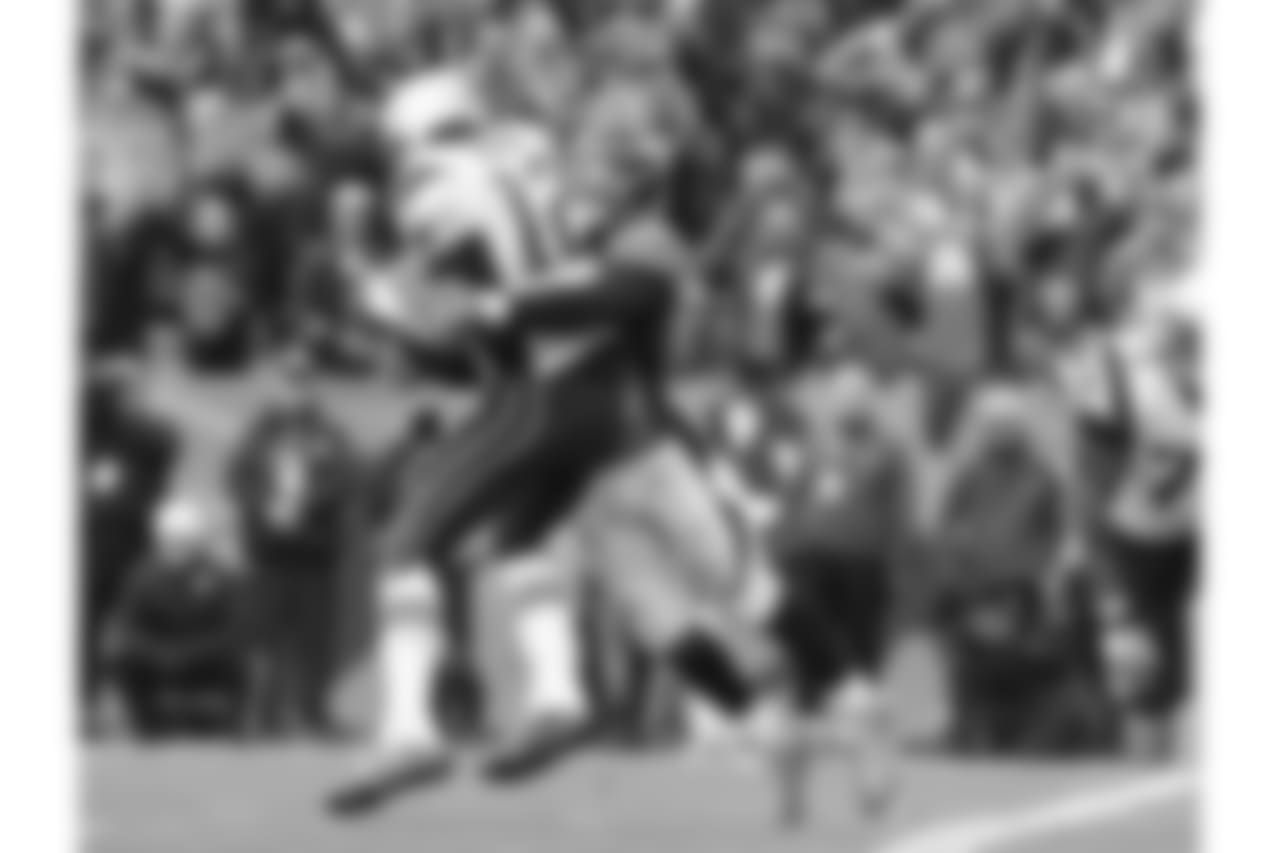 Von Miller sets the tone for the AFC Championship Game with a crushing sack on Tom Brady.