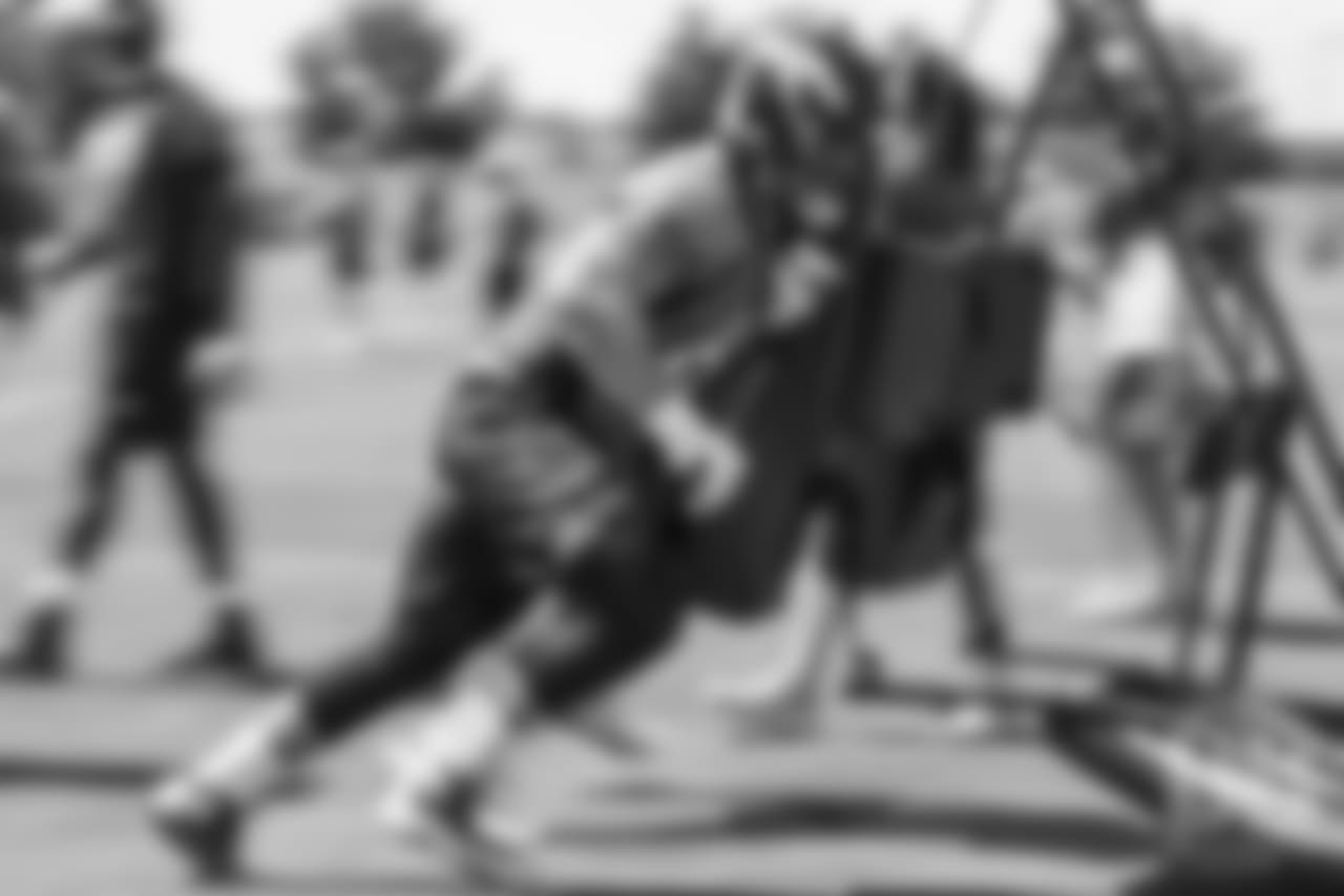 guard Connor McGovern (60) takes part in offensive-line drills during practice at the eighth day of OTAs on June 5, 2018.