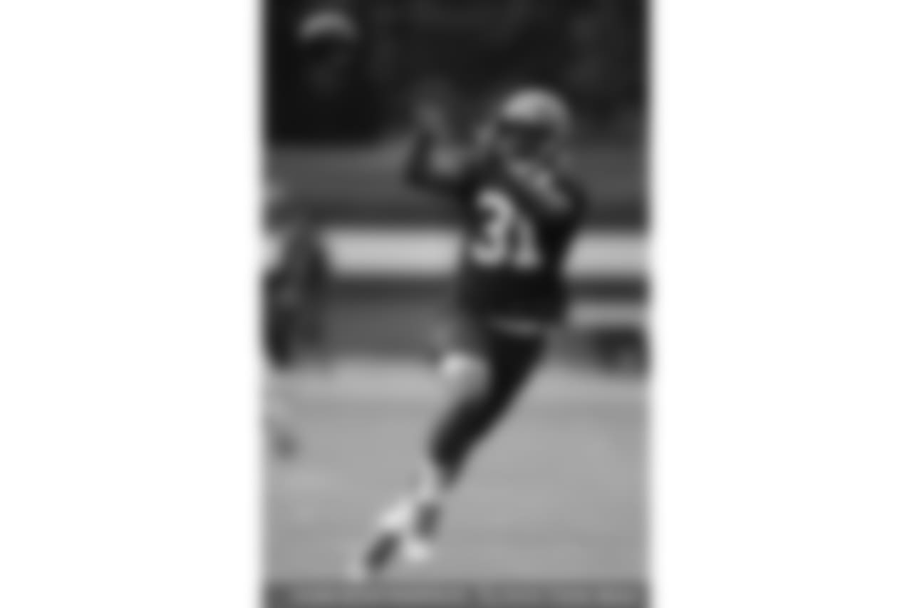 Cleveland Browns running back Nick Chubb makes a reception during the team's organized team activity at its NFL football training facility Tuesday, June 5, 2018, in Berea, Ohio. (AP Photo/Ron Schwane)