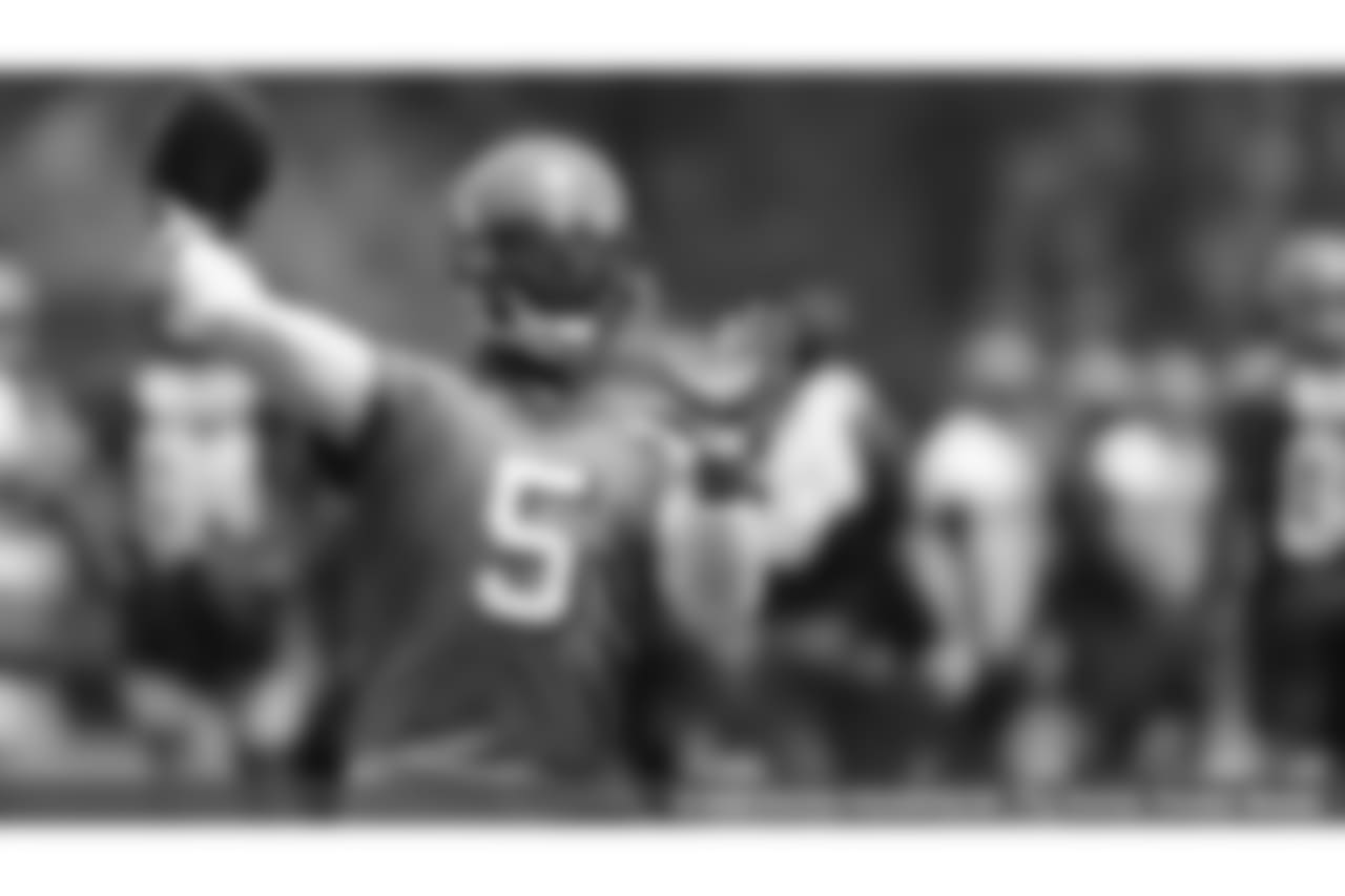 Cleveland Browns quarterback Tyrod Taylor throws during practice at the NFL football team's training camp facility, Wednesday, June 13, 2018, in Berea, Ohio. (AP Photo/Tony Dejak)