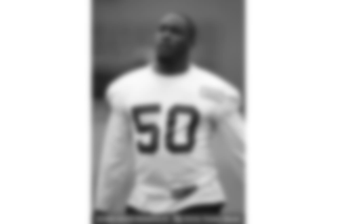 Cleveland Browns defensive end Chris Smith walks to a drill during the team's organized team activity at its NFL football training facility Tuesday, June 5, 2018, in Berea, Ohio. (AP Photo/Ron Schwane)