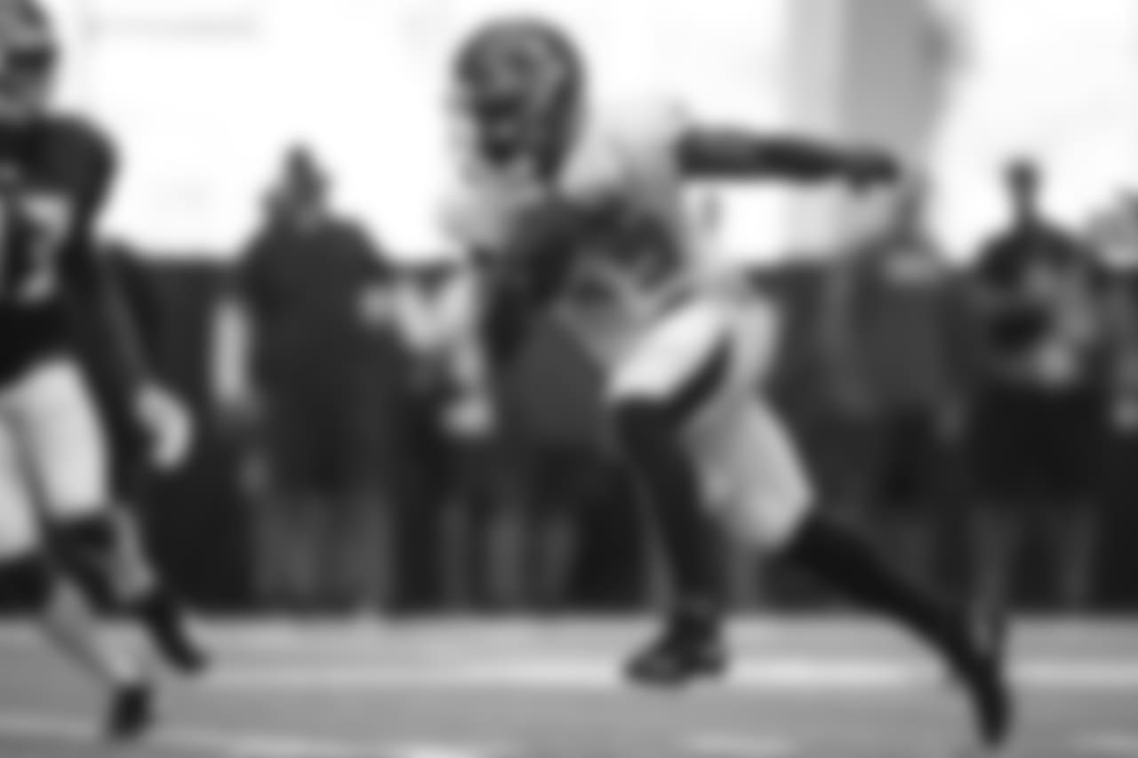 Running Back Peyton Barber #25