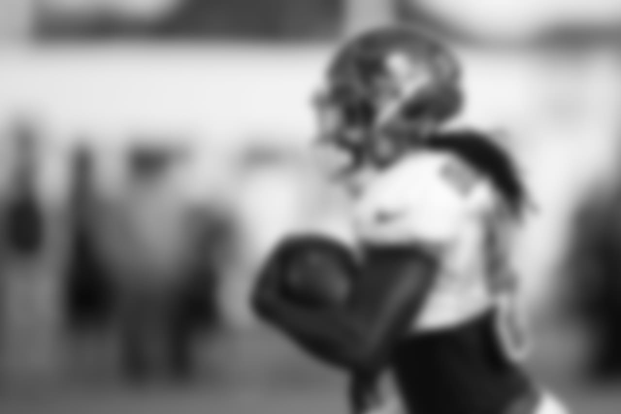 Running Back Dare Ogunbowale #44