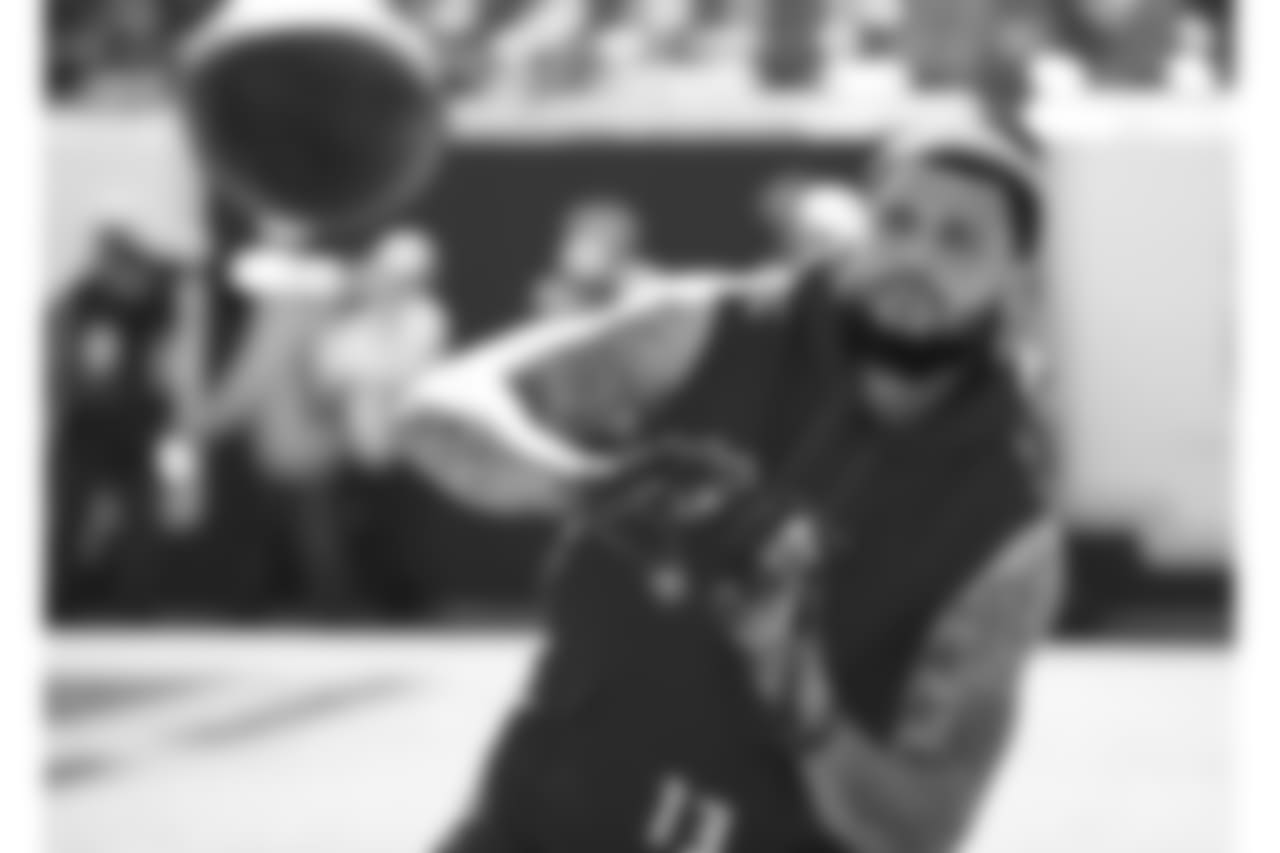 WR Mike Evans