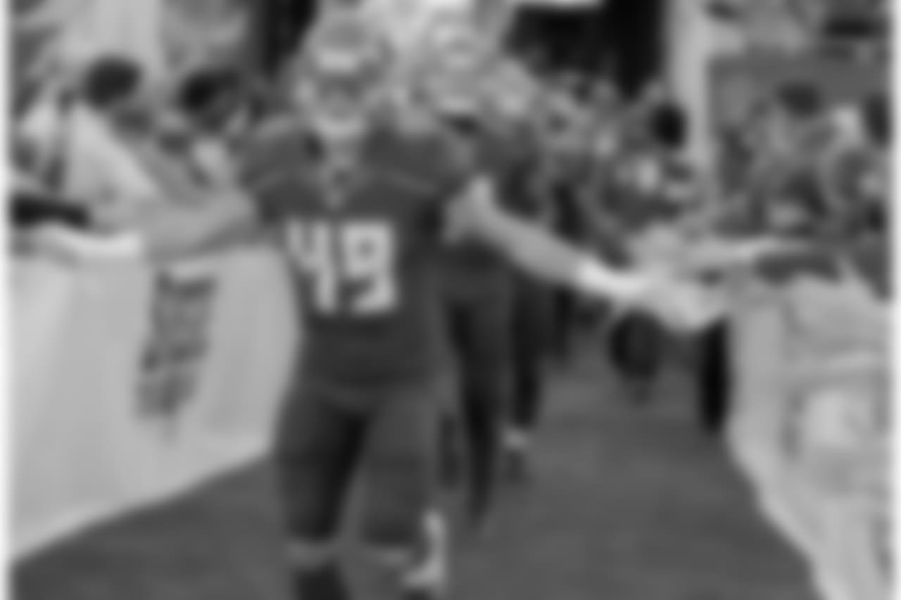 LB Riley Bullough