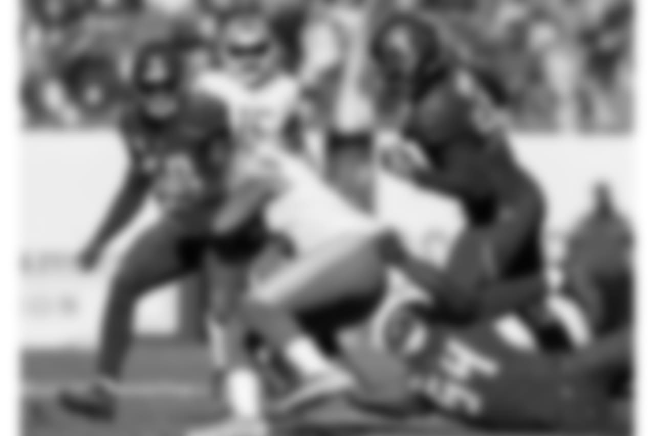 LB Kwon Alexander, LB Devante Bond and LB Lavonte David