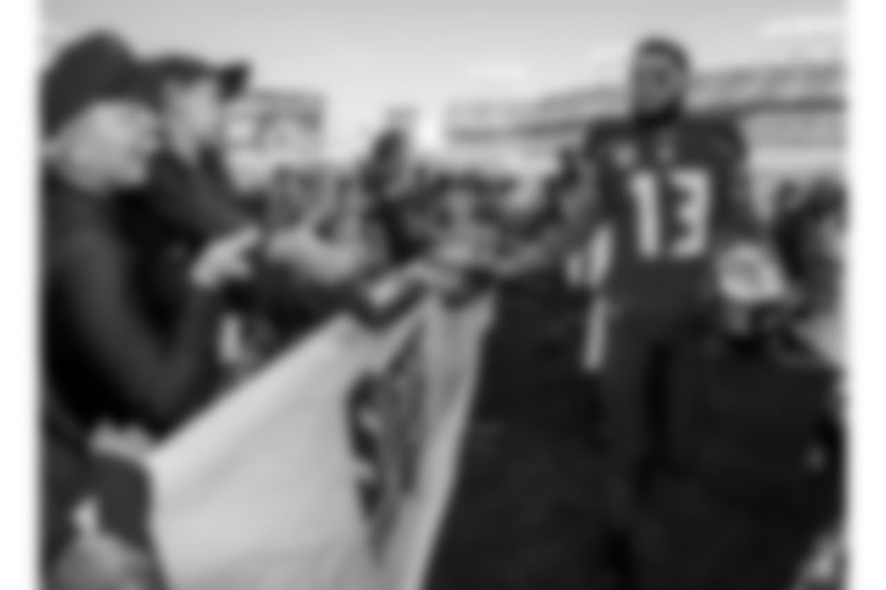 WR Mike Evans