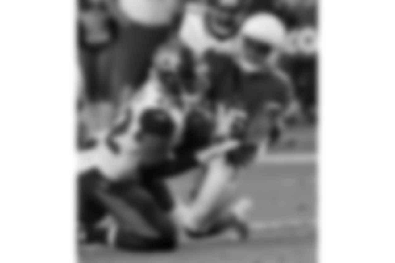Jaguars S Barry Church intercepts Cardinals QB Blaine Gabbert