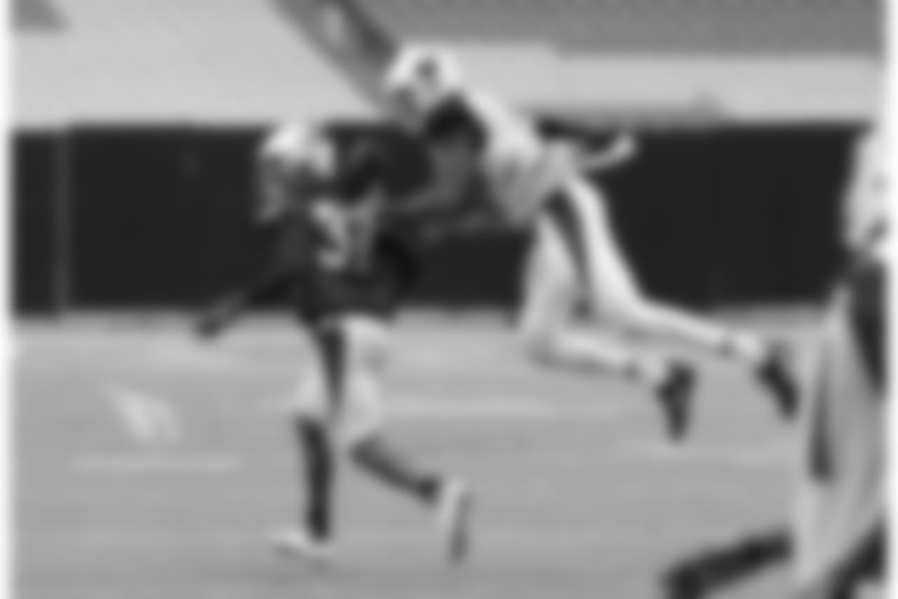 Day 19: WR Carlton Agudosi makes a great catch