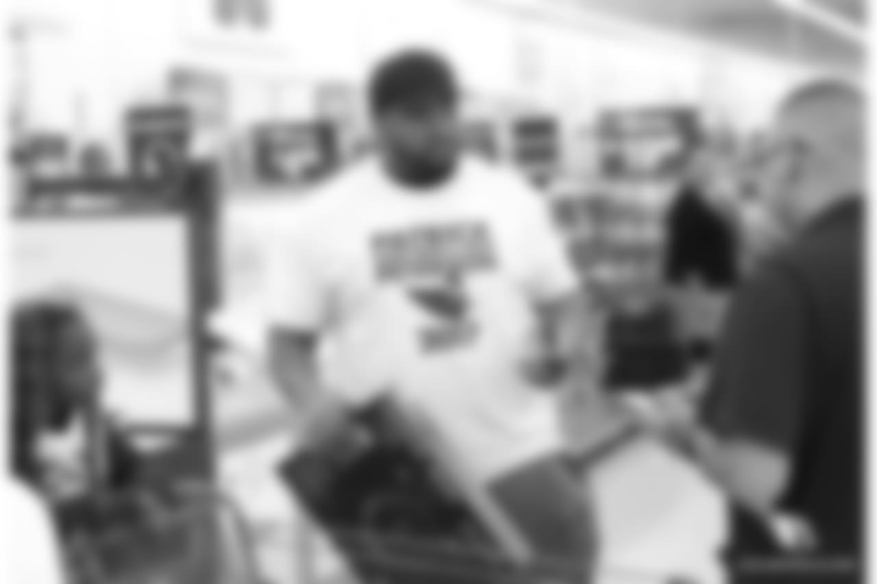 DL Xavier Williams
