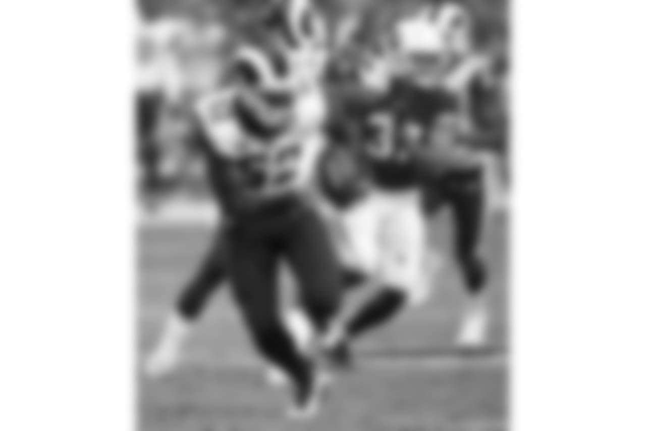 Rams LB Alec Ogletree returns an interception for a touchdown