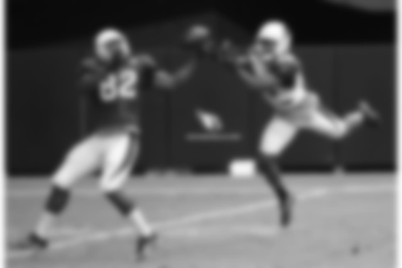 S Budda Baker breaks up a pass intended for TE Gerald Christian